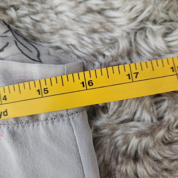 BCBG Max Azria Collection Vintage Silk Tank Top Gray Floral Women's‎ Size 2 - Picture 8 of 9